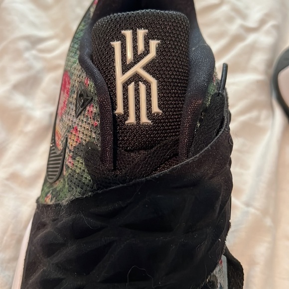 Nike Kyrie Low 1 Floral Basketball Shoes - Men’s 8.5 (10 Women’s) - Picture 2 of 7